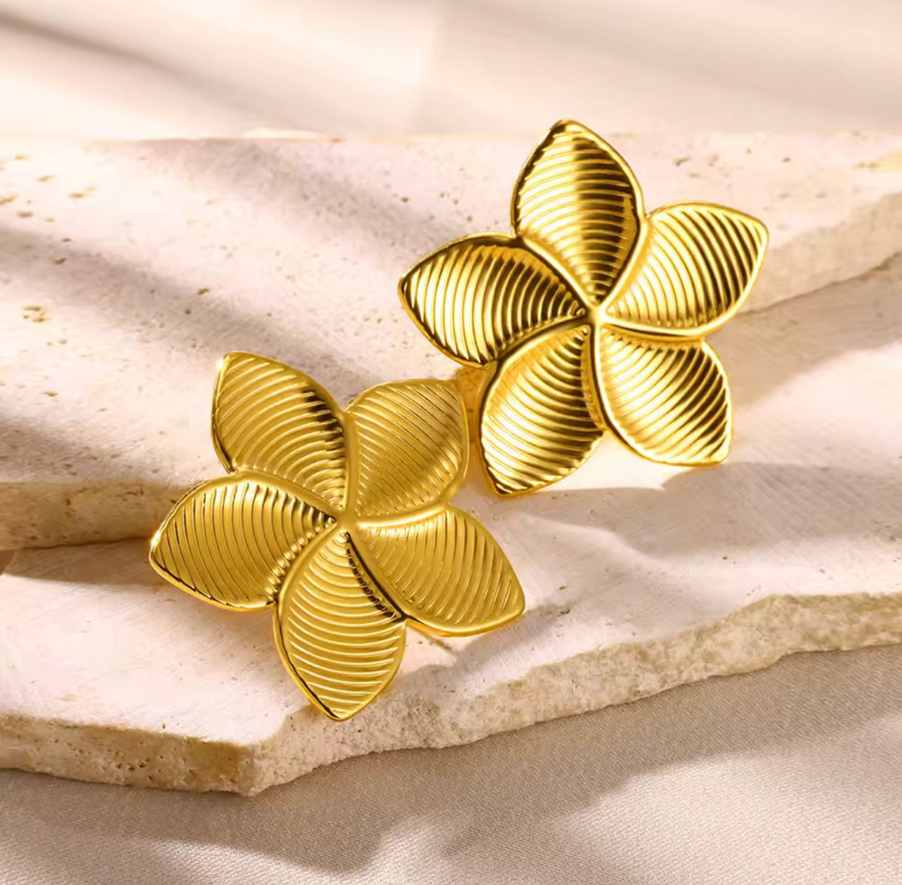 Arete Flor Vintage Dorada