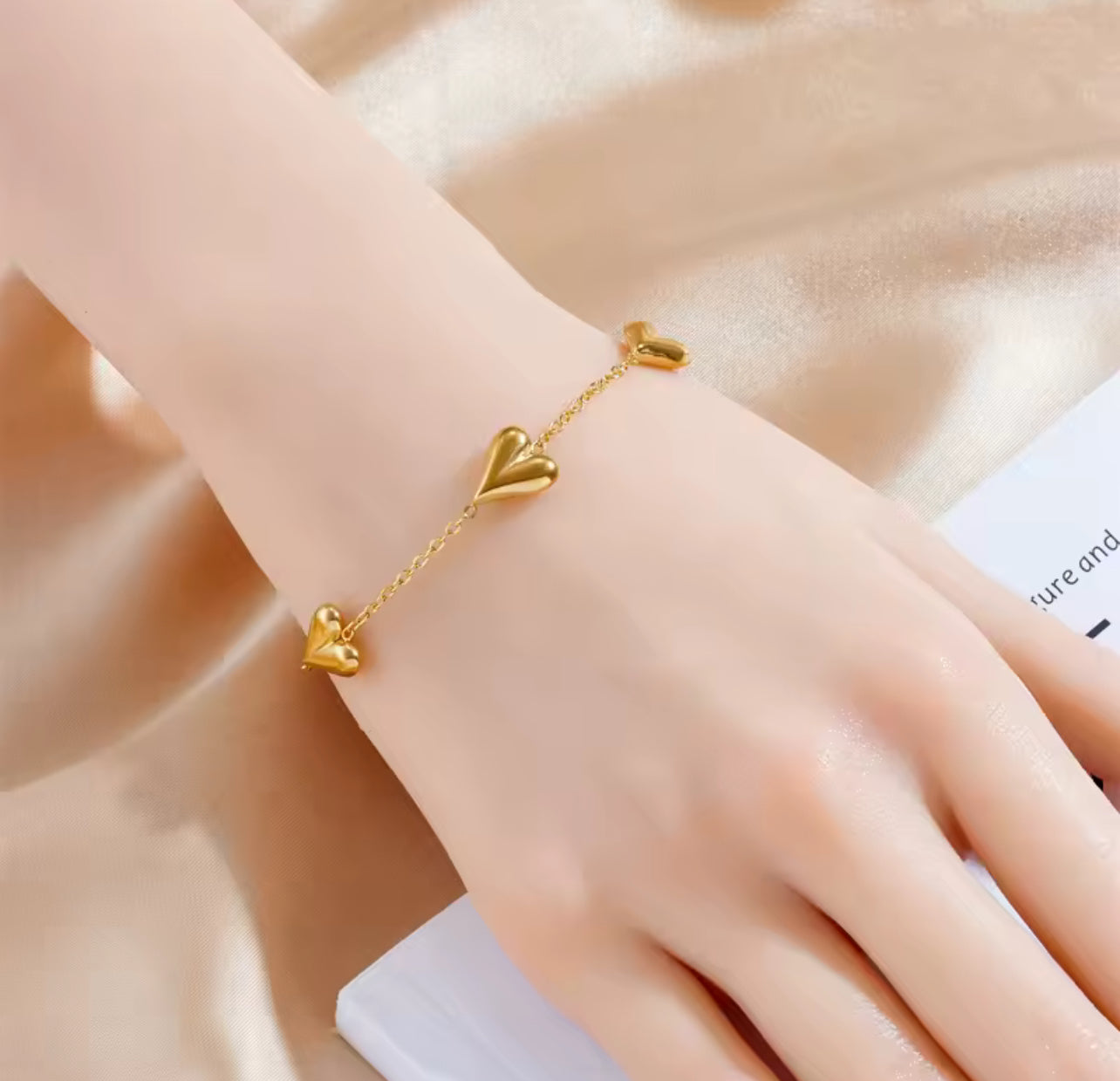 Pulsera Corazones Dorados