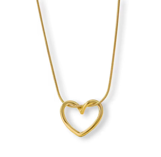 Collar con colgante de corazón dorado